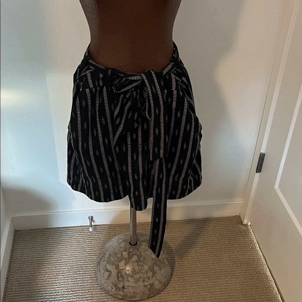 Old Navy Black and White Striped Skirt